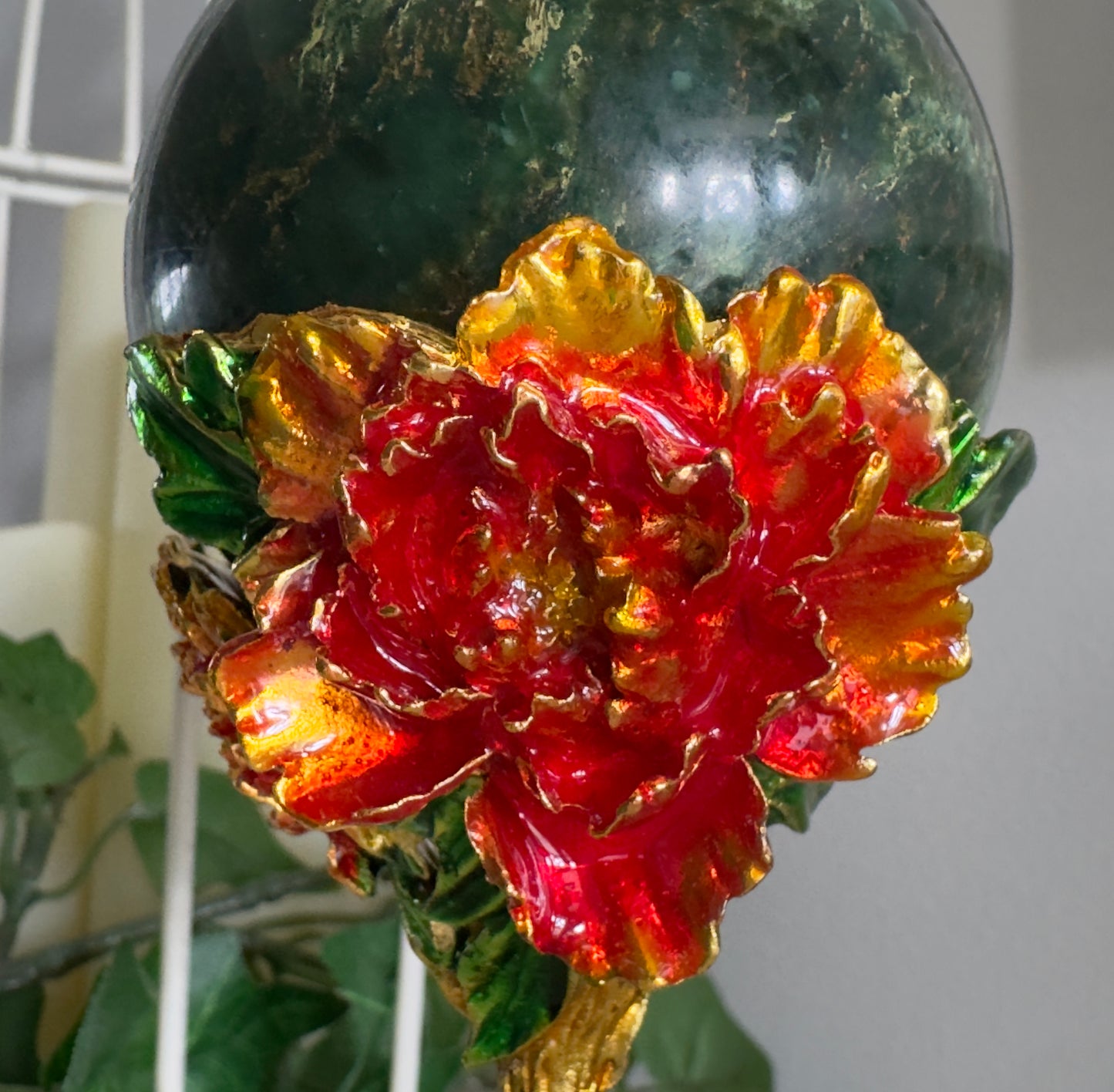 Blooming Rose Sphere Display Stand
