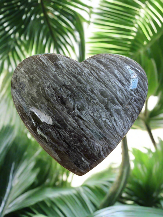 Thousand Layers Garden Quartz Heart Carving (B)