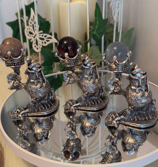 Owl’s King Crown Sphere Display (Silvery)