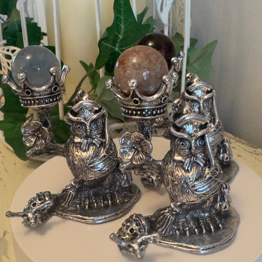Owl’s King Crown Sphere Display (Silvery)